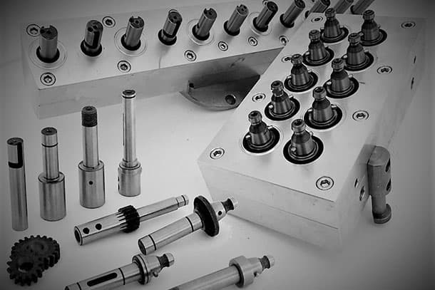 Maschinenservice in der Produktionshalle